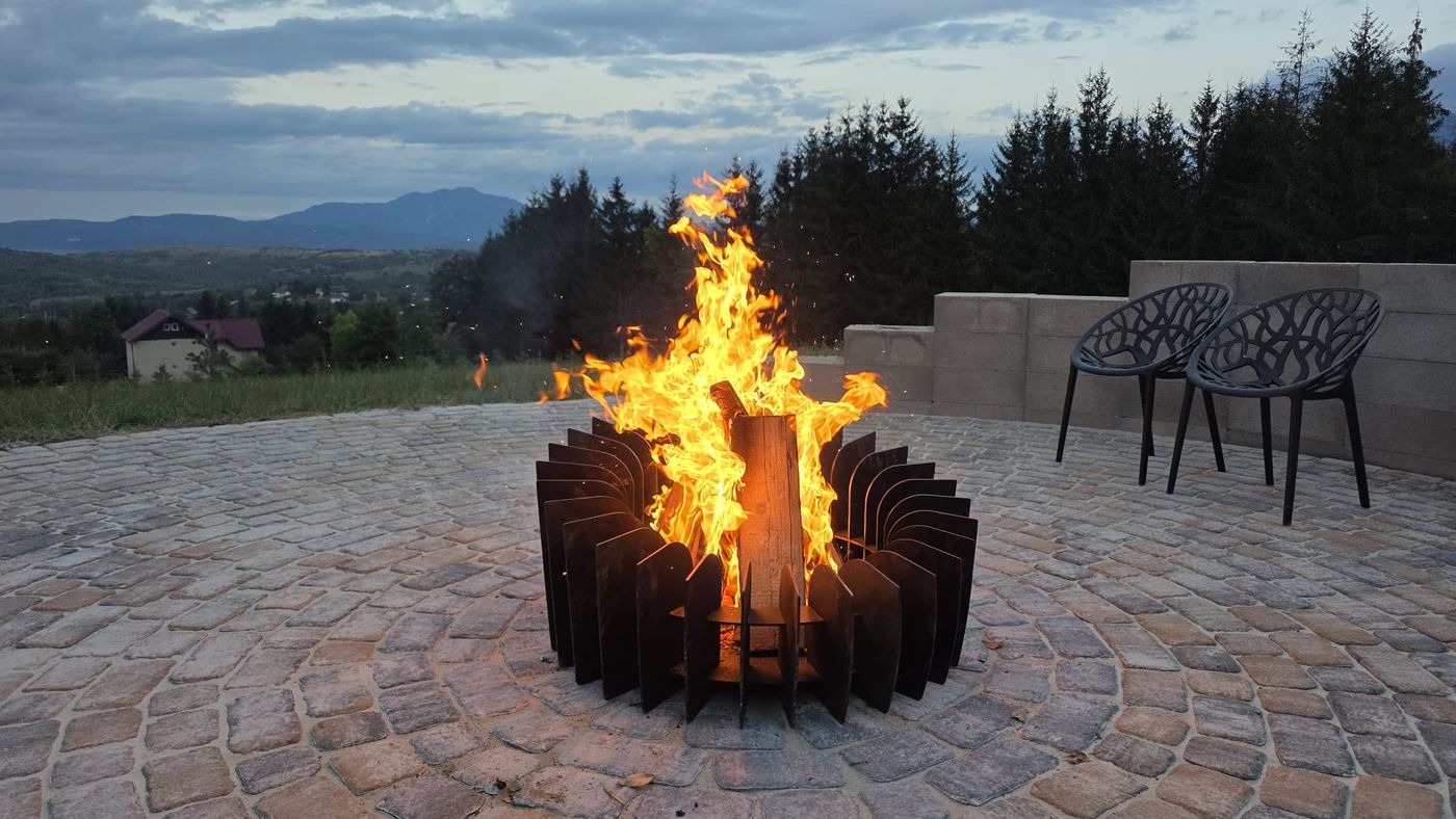 Vatra de foc la apus